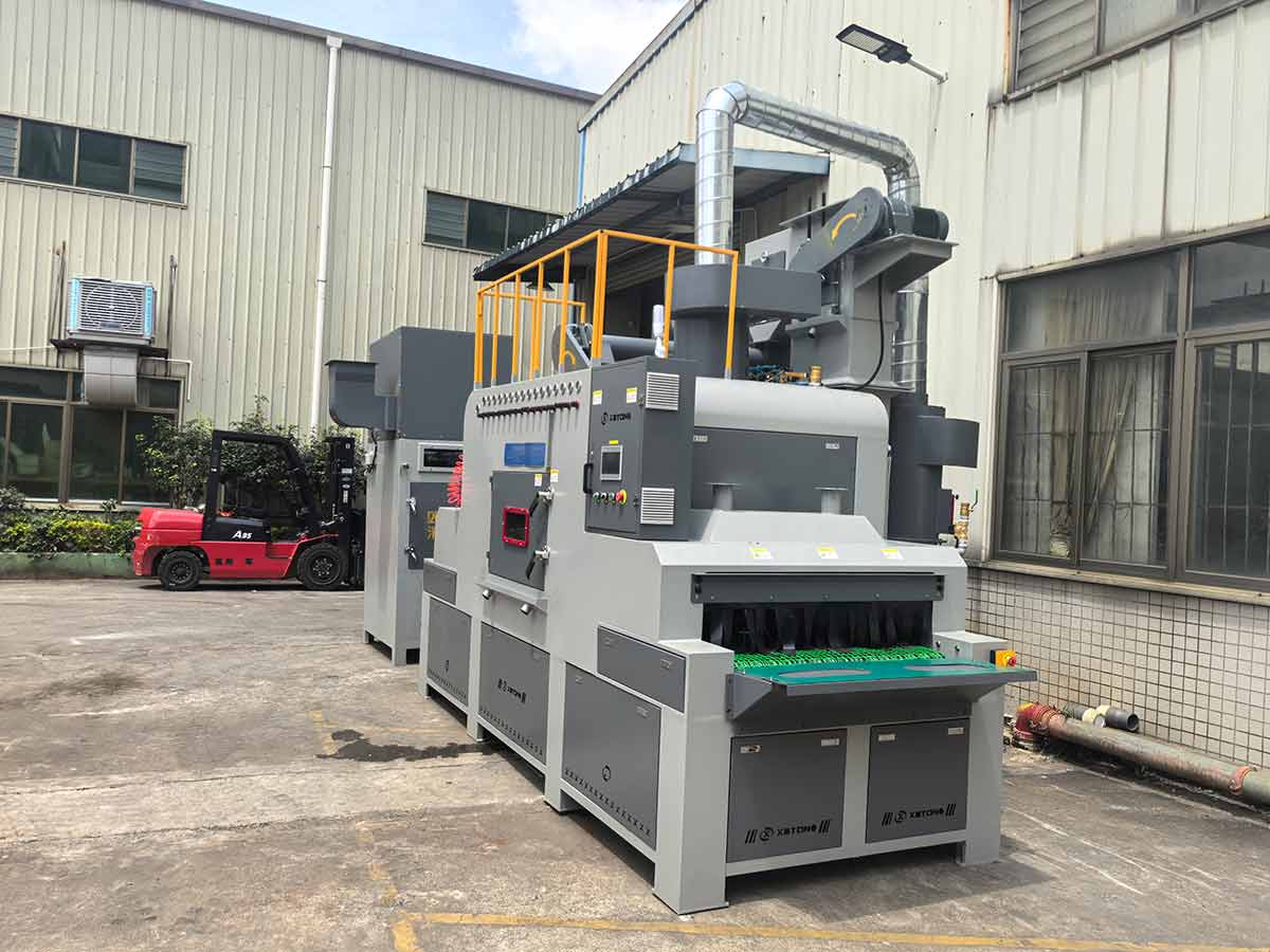 深圳百超機(jī)械生產(chǎn)的輸送式自動噴砂機(jī)實(shí)拍圖片