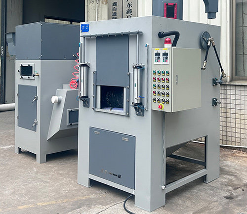 深圳百超生產(chǎn)廠家制造的自動噴砂機(jī)設(shè)備實(shí)拍圖片