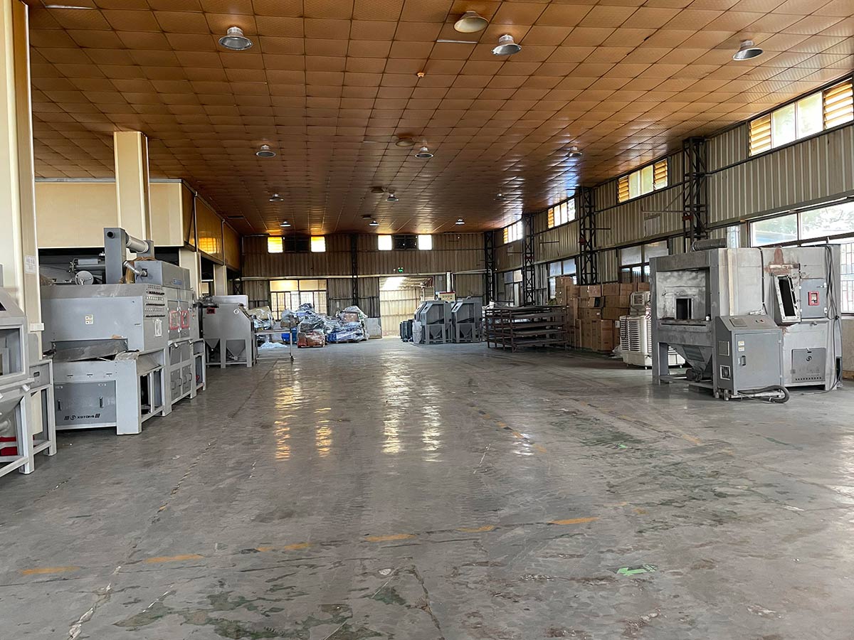 深圳百超噴砂機工廠生產(chǎn)車間實拍圖片