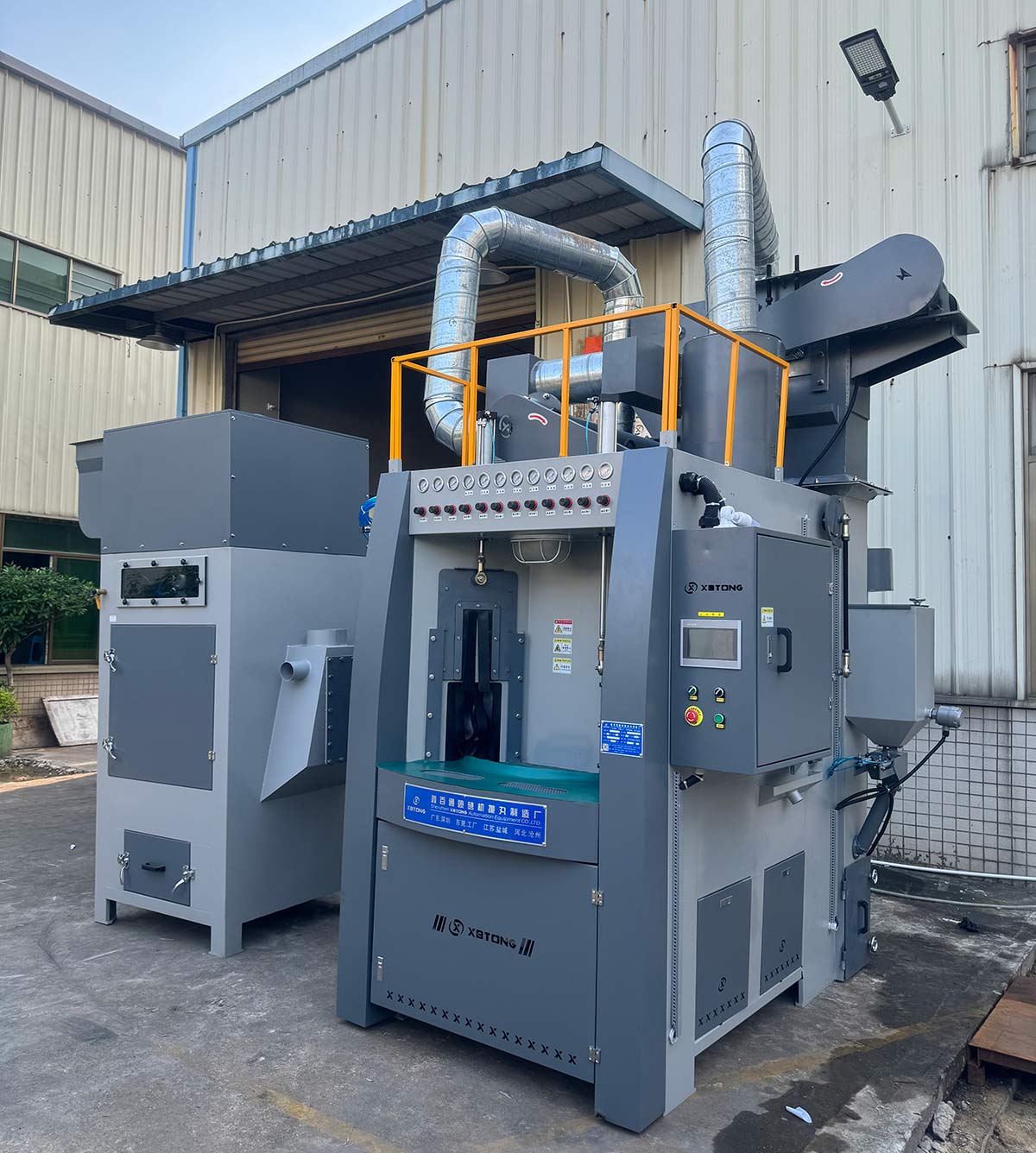 深圳百超機(jī)械制造的轉(zhuǎn)盤式自動(dòng)噴砂機(jī)實(shí)拍圖