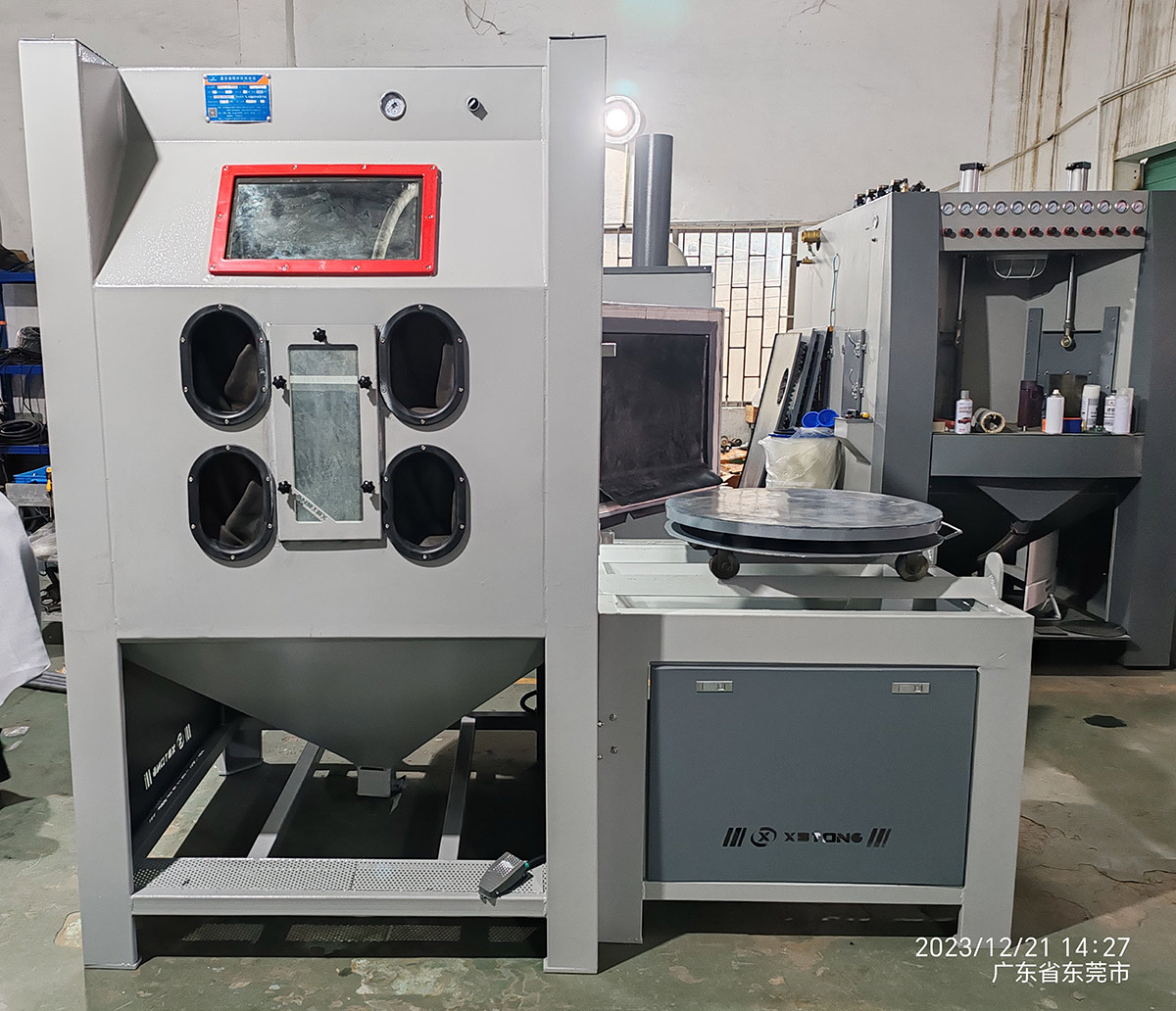 深圳百超噴砂機生產(chǎn)廠家制造的手動噴砂機實拍圖片