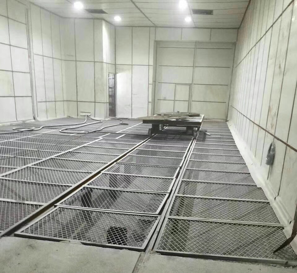 深圳百超機(jī)械噴砂房設(shè)備實(shí)拍圖