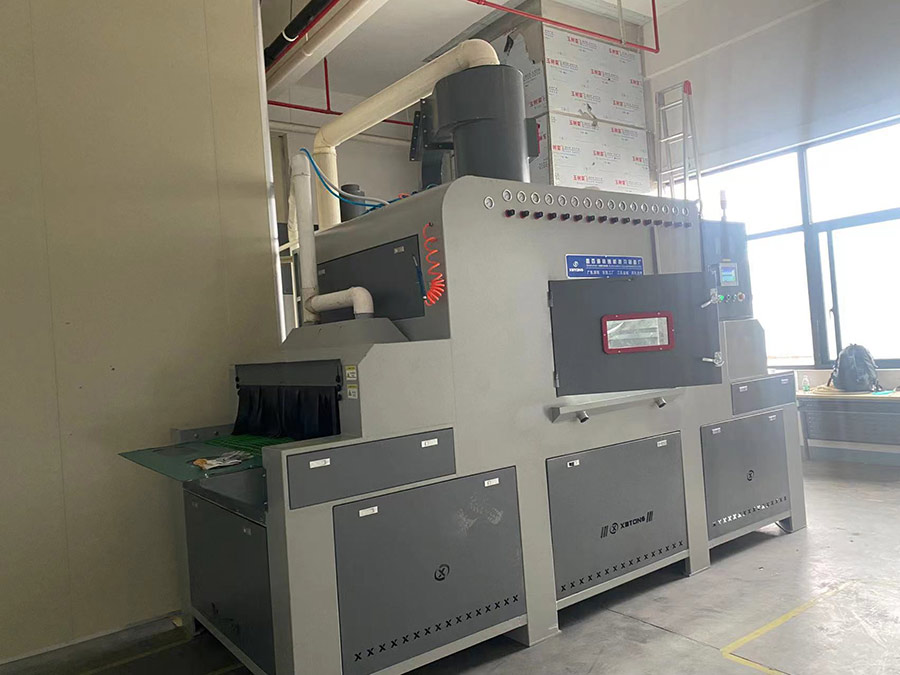 深圳百超機械輸送式自動噴砂機設(shè)備